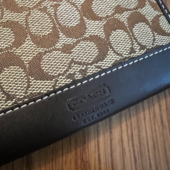 Coach Signature Canvas Slim Wallet - Picture 4 of 4